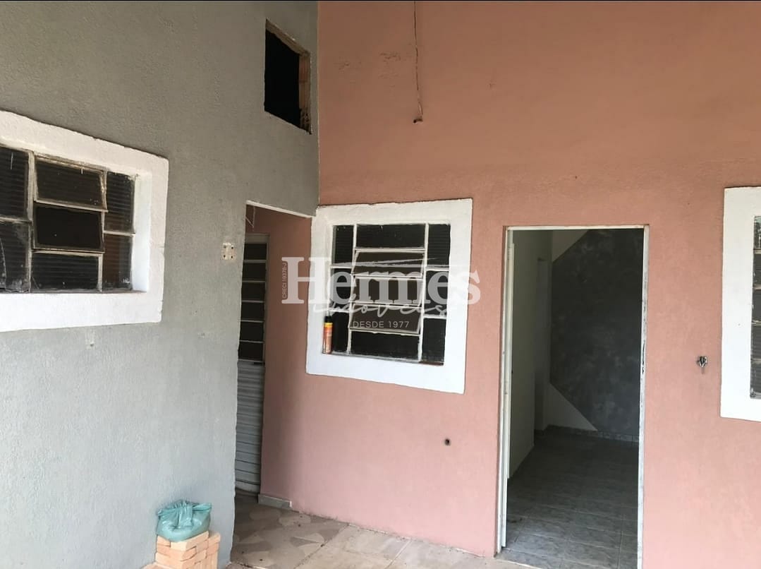 Casa à venda com 2 quartos, 60m² - Foto 2