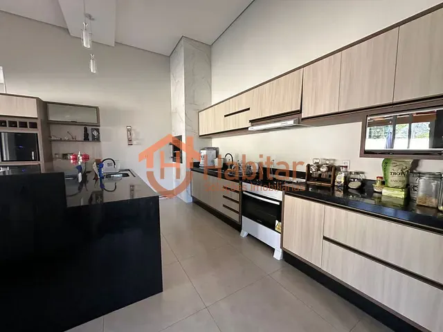 Casa com 384m² 3 quartos e 3 banheiros, à venda, no bairro Rota do Sol em Sorriso