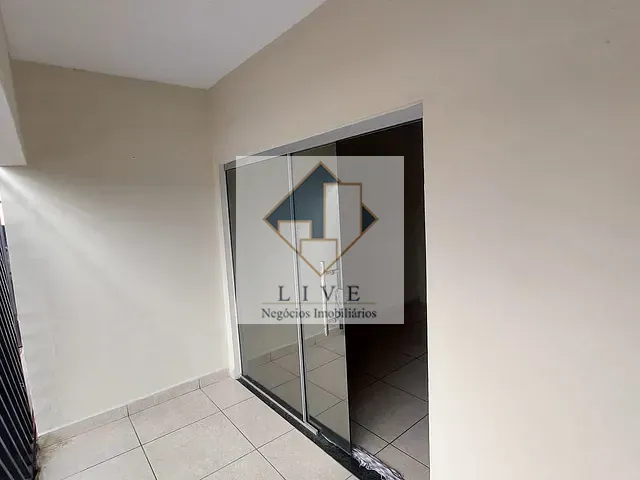 Casa 3 quartos e 2 banheiros, à venda, no bairro Vila Mollon IV em Santa Bárbara D'Oeste