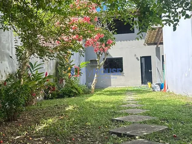 Casa 6 quartos e 4 banheiros, à venda, no bairro São Francisco em Ilhéus
