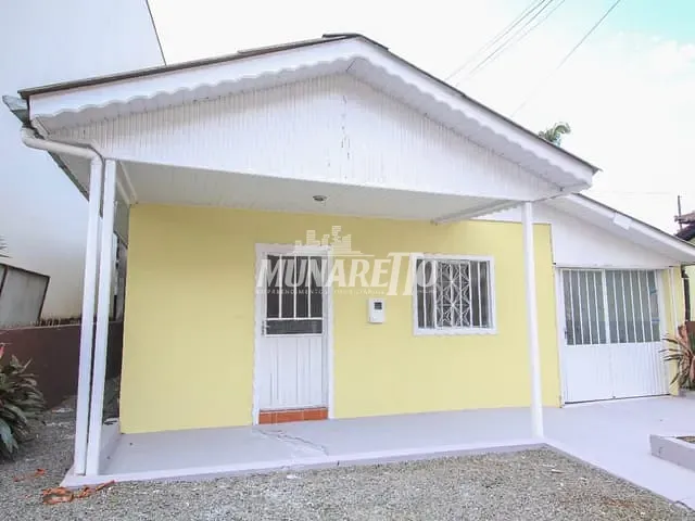 Casa com 110m² 3 quartos e 1 banheiro, para alugar, no bairro Balneário em Piratuba