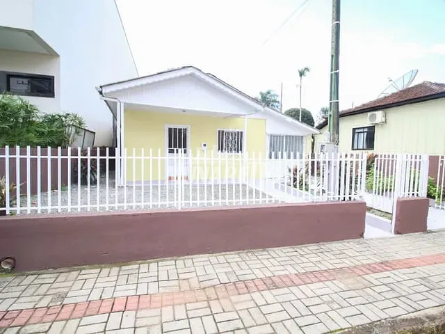 Casa com 110m² 3 quartos e 1 banheiro, para alugar, no bairro Balneário em Piratuba