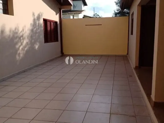 Casa com 300m² 3 quartos e 2 banheiros, à venda, no bairro Centro em Artur Nogueira