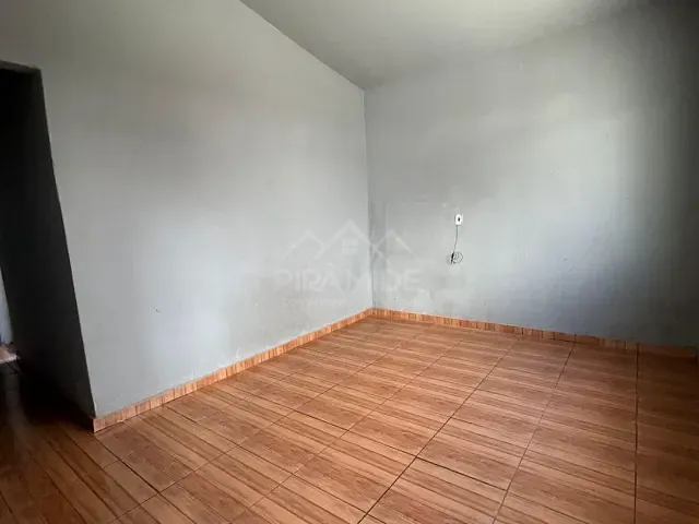 Casa 1 quarto e 1 banheiro, para alugar, no bairro Parque Pinheiros em Poços de Caldas