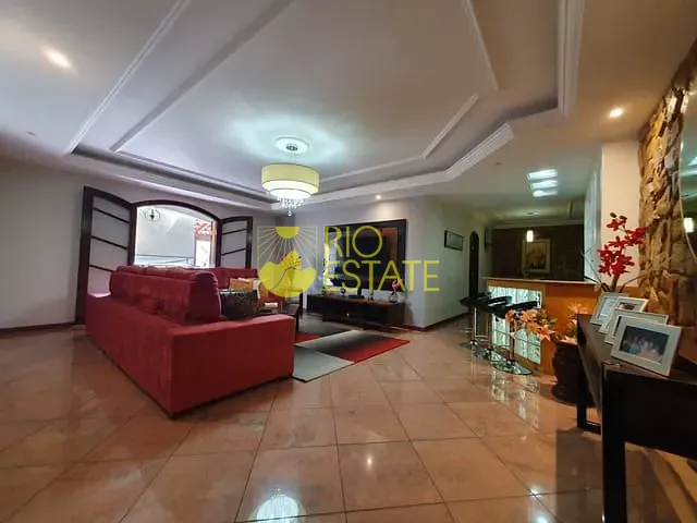 Casa com 654m² 3 quartos e 8 banheiros, à venda, no bairro Ano Bom em Barra Mansa