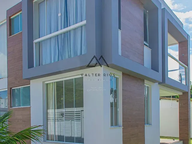Casa 3 quartos e 4 banheiros, à venda, no bairro Nossa Senhora da Vitória em Ilhéus