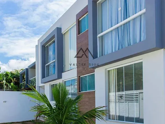 Casa 3 quartos e 4 banheiros, à venda, no bairro Nossa Senhora da Vitória em Ilhéus
