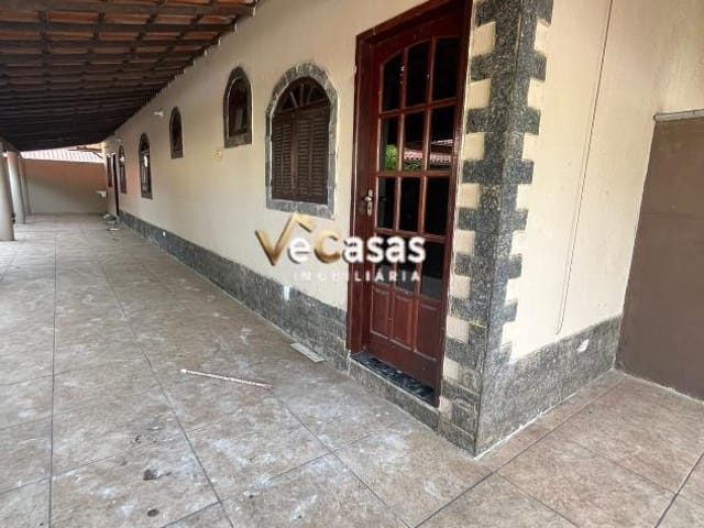 Casa com 80m² 2 quartos e 2 banheiros, para alugar, no bairro Extensão do Bosque em Rio das Ostras