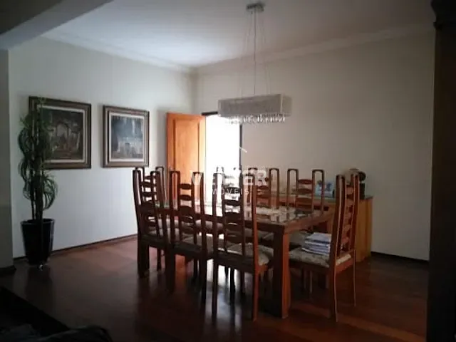 Casa com 600m² 3 quartos e 3 banheiros, à venda, no bairro Jardim das Nações em Taubaté