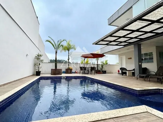 Casa 4 quartos e 5 banheiros, para alugar, no bairro Itoupava Central em Blumenau