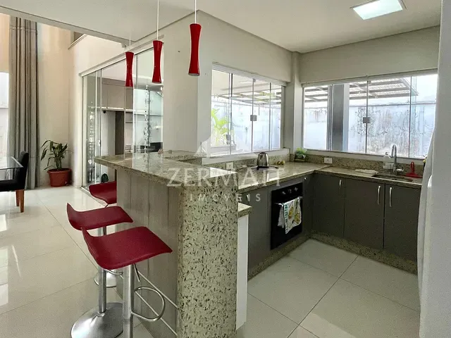 Casa 4 quartos e 5 banheiros, para alugar, no bairro Itoupava Central em Blumenau