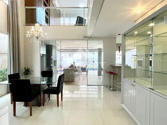Casa 4 quartos e 5 banheiros, para alugar, no bairro Itoupava Central em Blumenau