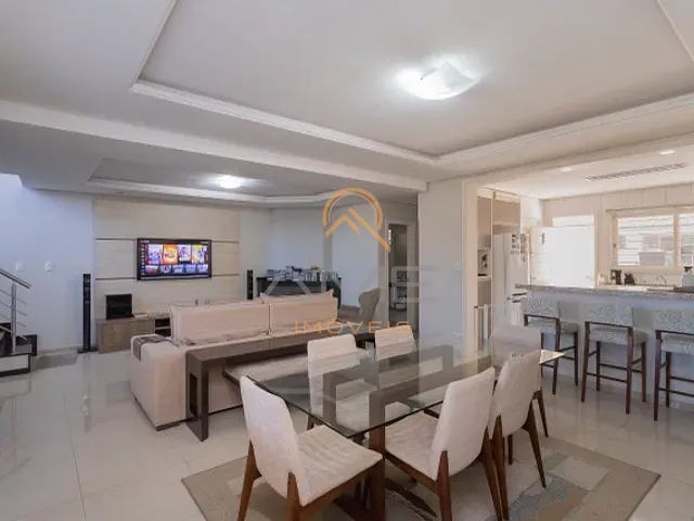 Casa com 432m² 3 quartos e 4 banheiros, à venda, no bairro Centro em Pelotas