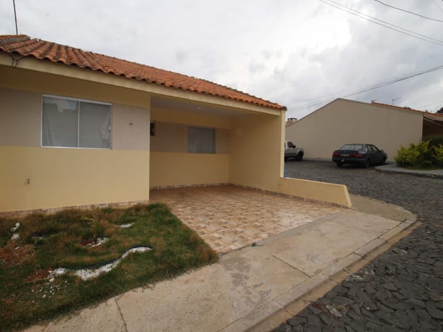 Casa com 68m² 2 quartos e 2 banheiros, à venda, no bairro Colônia Dona Luíza em Ponta Grossa
