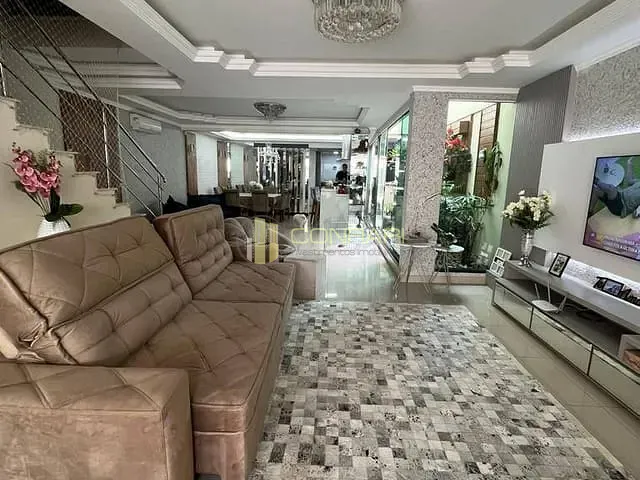 Casa 3 quartos e 5 banheiros, à venda, no bairro Perequê em Porto Belo