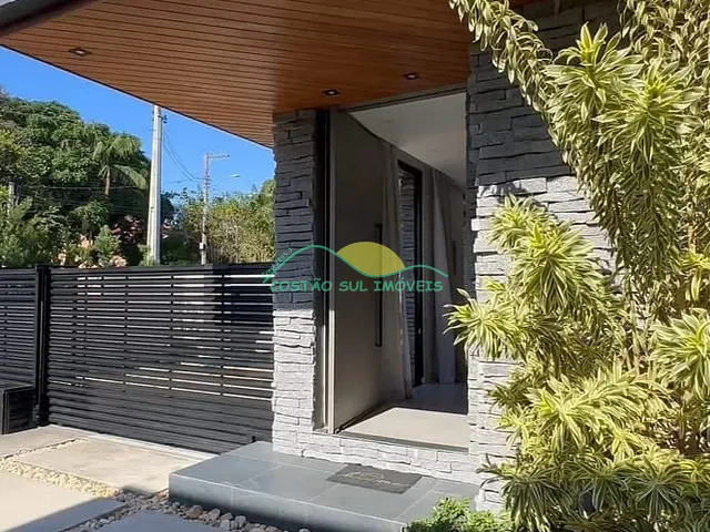 Casa 3 quartos e 3 banheiros, à venda, no bairro Campeche em Florianópolis