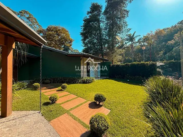 Casa com 1000m² 3 quartos e 4 banheiros, à venda, no bairro Algarve em Cotia