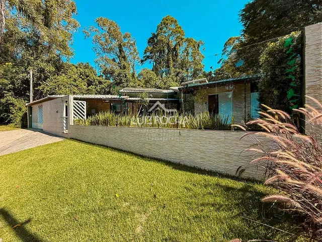 Casa com 1000m² 3 quartos e 4 banheiros, à venda, no bairro Algarve em Cotia
