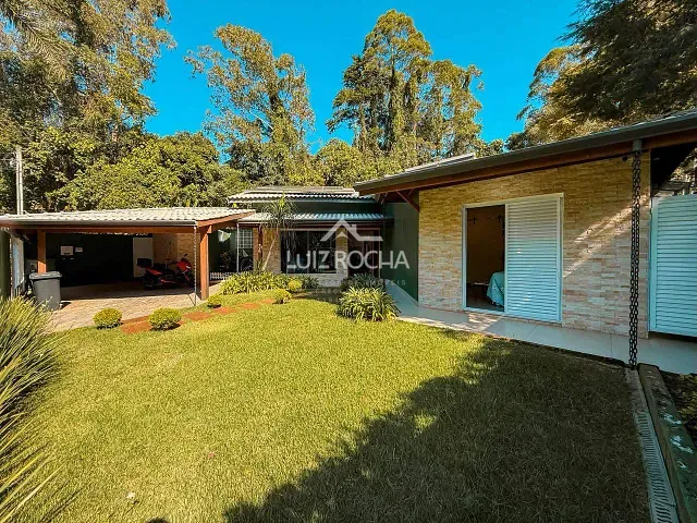 Casa com 1000m² 3 quartos e 4 banheiros, à venda, no bairro Algarve em Cotia