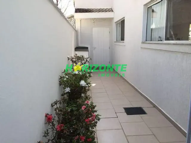 Casa com 686m² 4 quartos e 6 banheiros, à venda, no bairro Urbanova em São José dos Campos