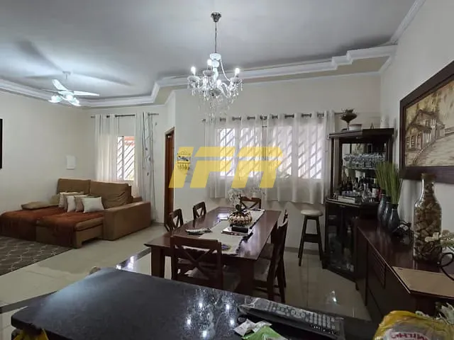Casa com 255m² 3 quartos e 3 banheiros, à venda, no bairro Residencial San Marino em Taubaté