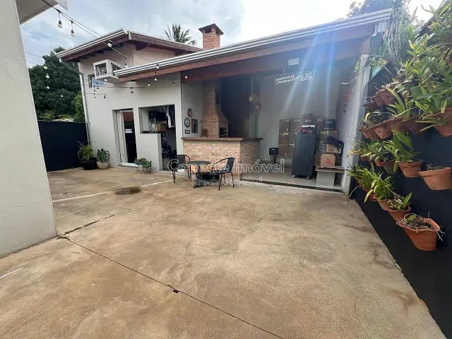 Casa com 250m² 3 quartos e 2 banheiros, à venda, no bairro Roseira de Baixo em Jaguariúna