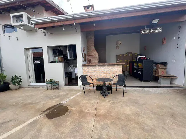 Casa com 250m² 3 quartos e 2 banheiros, à venda, no bairro Roseira de Baixo em Jaguariúna