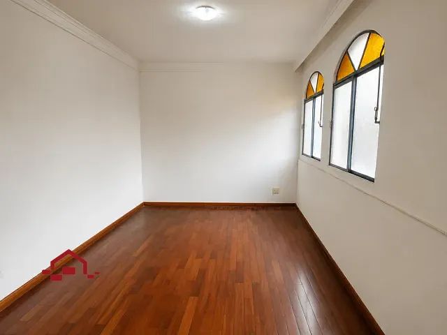 Casa com 83m² 2 quartos e 2 banheiros, para alugar, no bairro Caiçaras em Belo Horizonte