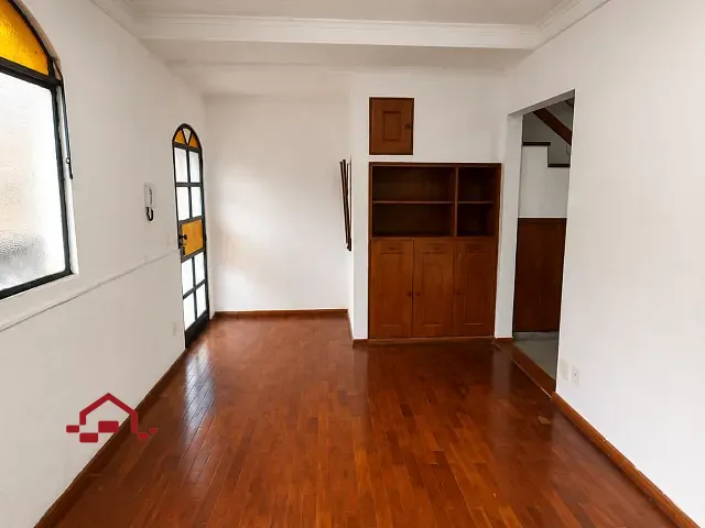 Casa com 83m² 2 quartos e 2 banheiros, para alugar, no bairro Caiçaras em Belo Horizonte