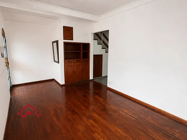 Casa com 83m² 2 quartos e 2 banheiros, para alugar, no bairro Caiçaras em Belo Horizonte