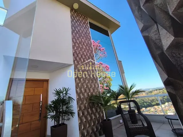 Casa 4 quartos e 3 banheiros, à venda, no bairro Jardim Amália em Volta Redonda