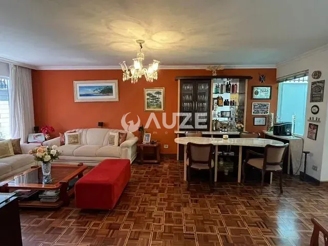 Casa com 305m² 4 quartos e 5 banheiros, à venda, no bairro Hugo Lange em Curitiba