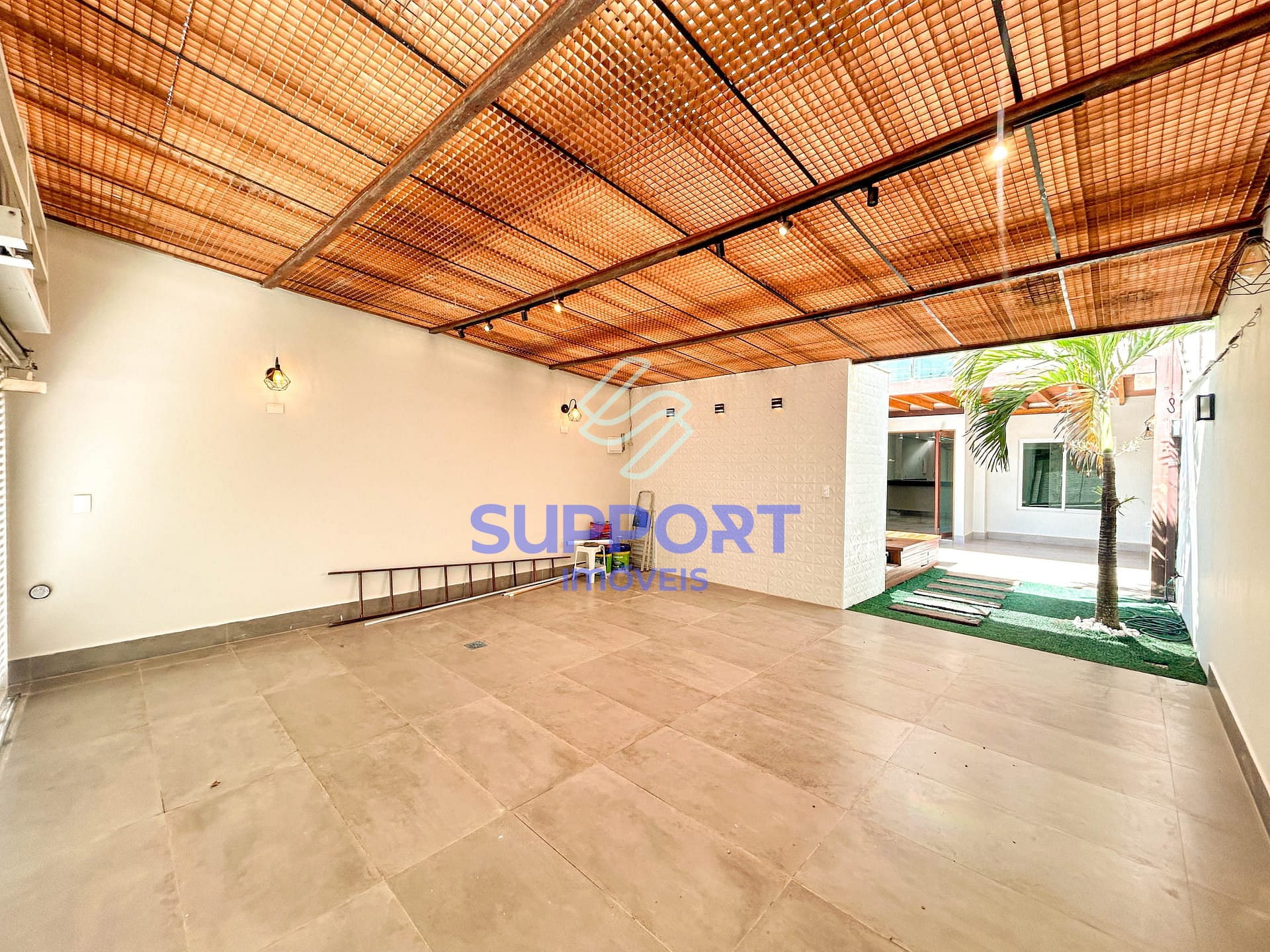 Casa à venda com 4 quartos, 230m² - Foto 3
