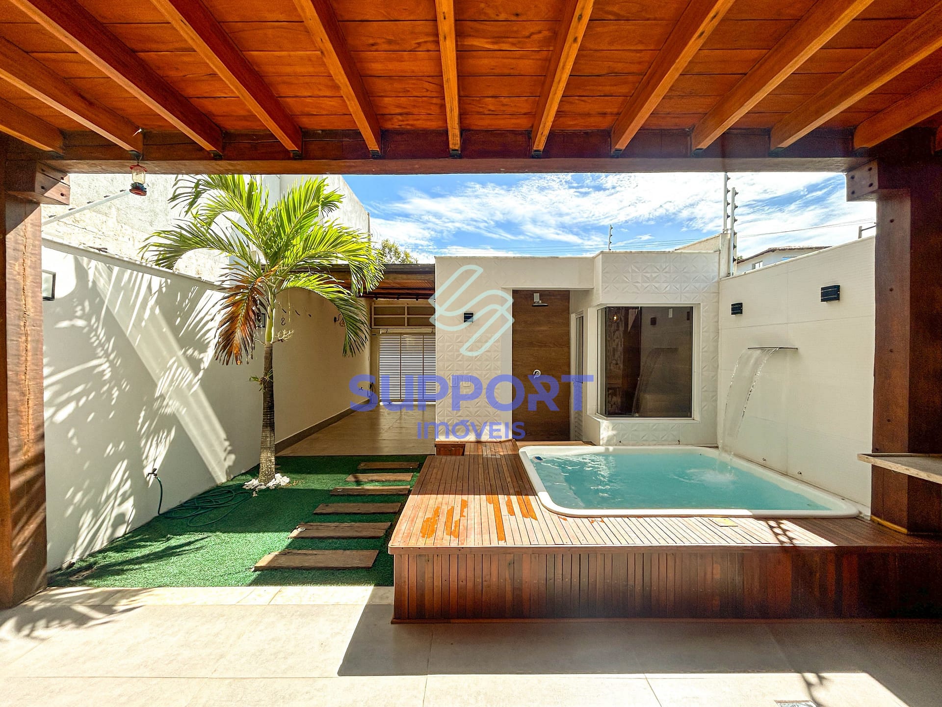 Casa à venda com 4 quartos, 230m² - Foto 2