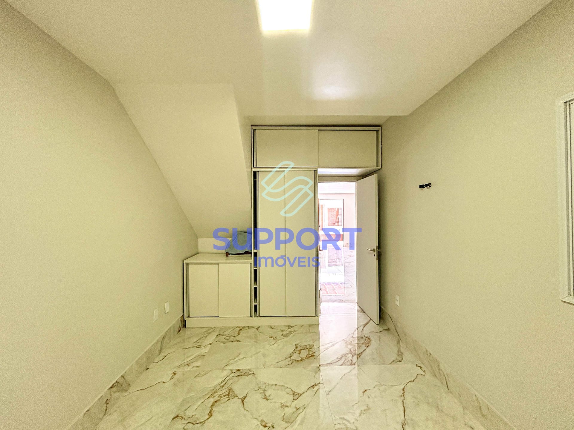 Casa à venda com 4 quartos, 230m² - Foto 25