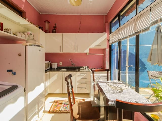 Casa com 300m² 3 quartos e 2 banheiros, à venda, no bairro Laranjal em Pelotas