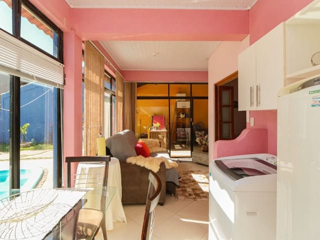 Casa com 300m² 3 quartos e 2 banheiros, à venda, no bairro Laranjal em Pelotas