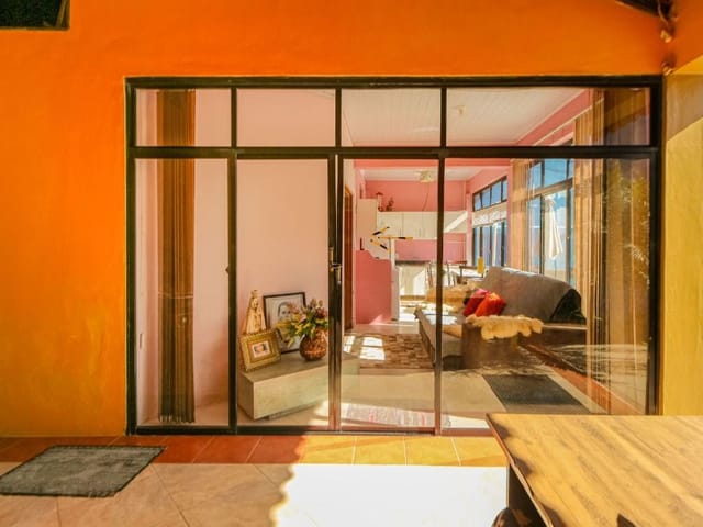 Casa com 300m² 3 quartos e 2 banheiros, à venda, no bairro Laranjal em Pelotas
