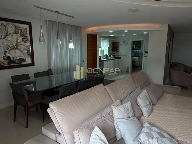 Casa 5 quartos e 5 banheiros, para alugar, no bairro Meia Praia em Itapema