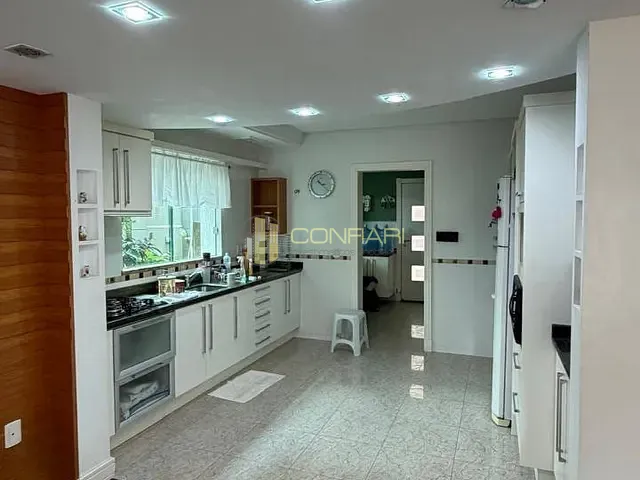 Casa 5 quartos e 5 banheiros, para alugar, no bairro Meia Praia em Itapema