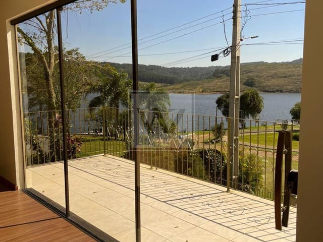 Casa com 300m² 4 quartos e 2 banheiros, à venda, no bairro Itaiacoca em Ponta Grossa