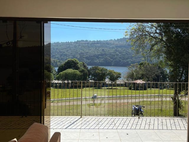Casa com 300m² 4 quartos e 2 banheiros, à venda, no bairro Itaiacoca em Ponta Grossa