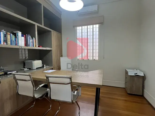 Casa 4 quartos e 3 banheiros, à venda, no bairro Centro em Pirassununga