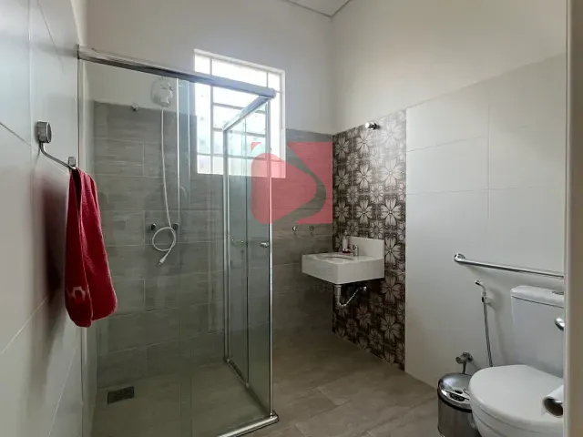 Casa 4 quartos e 3 banheiros, à venda, no bairro Centro em Pirassununga