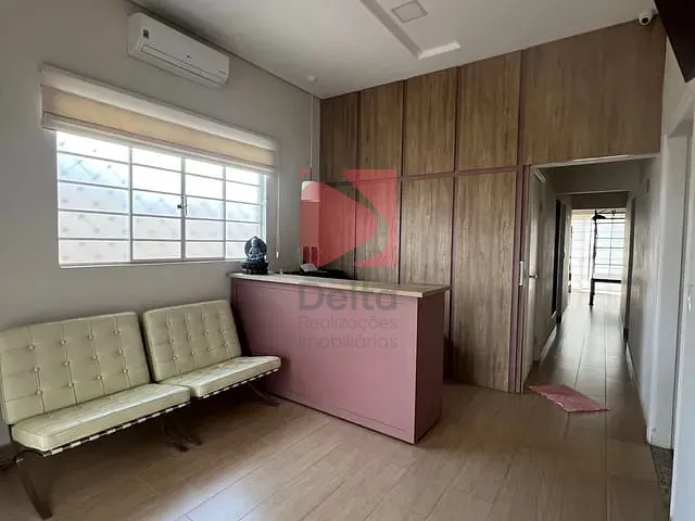 Casa 4 quartos e 3 banheiros, à venda, no bairro Centro em Pirassununga
