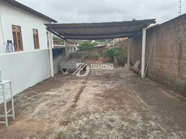 Casa com 408m² 3 quartos e 1 banheiro, à venda, no bairro Parque São Geraldo em Uberaba