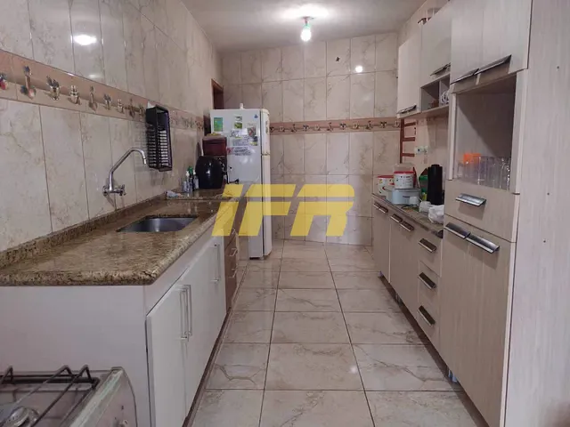 Casa com 250m² 5 quartos e 2 banheiros, à venda, no bairro Jardim Bela Vista em Taubaté