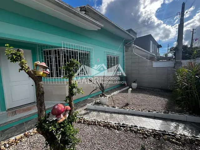 Casa com 200m² 3 quartos e 2 banheiros, à venda, no bairro Madri em Palhoça