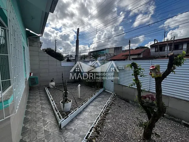 Casa com 200m² 3 quartos e 2 banheiros, à venda, no bairro Madri em Palhoça