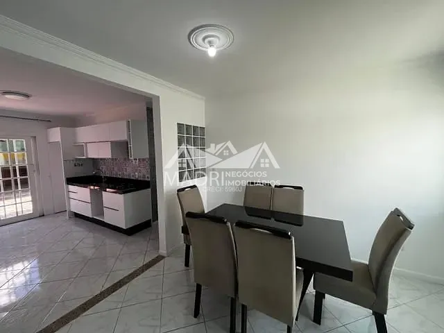 Casa com 200m² 3 quartos e 2 banheiros, à venda, no bairro Madri em Palhoça